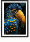 Een close-upfoto van een levendige vogel, met een blauwe kop en lichaam met gele vlekken en een grote gele snavel. De gedetailleerde veren en het opvallende oog van de vogel zijn duidelijk zichtbaar. Omlijst met een zwarte rand zorgt dit voor prachtige wanddecoratie in combinatie met een magnetisch ophangsysteem. Dit Prachtig Gevederde Schoonheid Schilderij van CollageDepot zal zeker indruk maken.,Zwart-Met,Lichtbruin-Met,showOne,Met