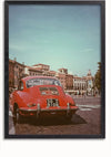 Een prachtig ingelijste Klassieke Rode Porsche 356 Schilderij van CollageDepot toont een vintage rode auto met het kenteken "SO 3 8108" geparkeerd in een geplaveide straat op een oud Europees stadsplein. Onder een heldere hemel vormen historische gebouwen en wandelende mensen het decor. Het magnetische ophangsysteem zorgt voor eenvoudige weergave.,Zwart-Zonder,Lichtbruin-Zonder,showOne,Zonder