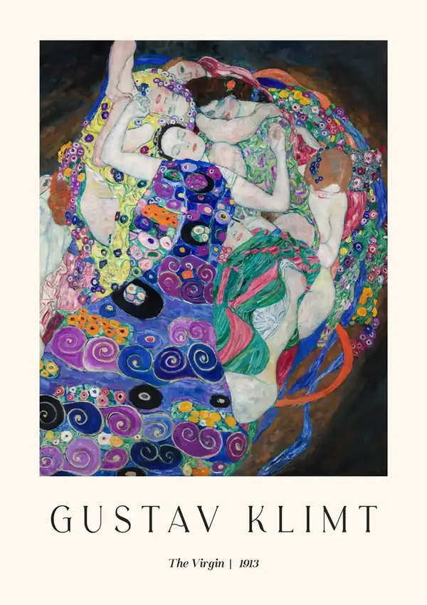 Een kleurrijk schilderij van Gustav Klimt met de titel "De Maagd" uit 1913. Het kunstwerk toont zeven met elkaar verweven vrouwen, versierd met levendige kledingstukken met patronen op een donkere achtergrond. Onder de afbeelding staat de tekst "Gustav Klimt".Productnaam: ccc 083 - bekende schildersMerknaam: CollageDepot-