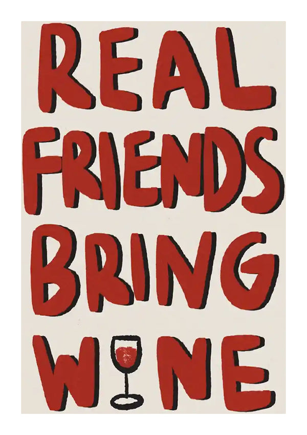 Product 072 van CollageDepot met de vermelding "ECHTE VRIENDEN BRENGEN WIJN" in vetgedrukte rode letters, vergezeld van een illustratie van een wijnglas, alles op een beige achtergrond.-