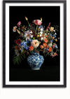 Een ingelijst Delfts Blauw Bloemen Boeket Schilderij van CollageDepot toont een kleurrijk boeket van verschillende bloemen in volle bloei, gerangschikt in een blauw-witte porseleinen vaas. De bloemen, waaronder tulpen, madeliefjes en lelies, bevinden zich tegen een zwarte achtergrond, waardoor de levendige kleuren en ingewikkelde details worden benadrukt.,Zwart-Met,Lichtbruin-Met,showOne,Met