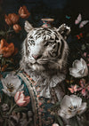 Een schilderij van een witte tijger, gekleed in een sierlijke, historische outfit met bloemenversieringen. De tijger wordt omringd door verschillende bloemen en er fladderen vlinders in de buurt. Op de kop van de tijger balanceert een kleine decoratieve vaas - een prachtig voorbeeld van CollageDepot's aab 011 - exclusives.-