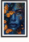 Een ingelijst Butterfly Diva-schilderij van CollageDepot toont het gezicht van een vrouw met ingewikkelde blauwe en oranje patronen. Feloranje vlinders zijn verspreid over het beeld en vermengen zich met de bloemen- en abstracte ontwerpen die over het gezicht van de vrouw liggen. Perfect als wanddecoratie, eenvoudig te bevestigen met een magnetisch ophangsysteem.,Zwart-Met,Lichtbruin-Met,showOne,Met