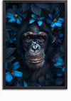 Een ingelijst schilderij van Chimp And Butterflies van CollageDepot met een chimpansee omringd door donker gebladerte en levendige blauwe bloemen en vlinders. Het expressieve gezicht van de chimpansee staat centraal in het beeld, waardoor een opvallend contrast ontstaat met de levendige blauwe kleuren eromheen, perfect als wanddecoratie met behulp van een magnetisch ophangsysteem.,Zwart-Zonder,Lichtbruin-Zonder,showOne,Zonder