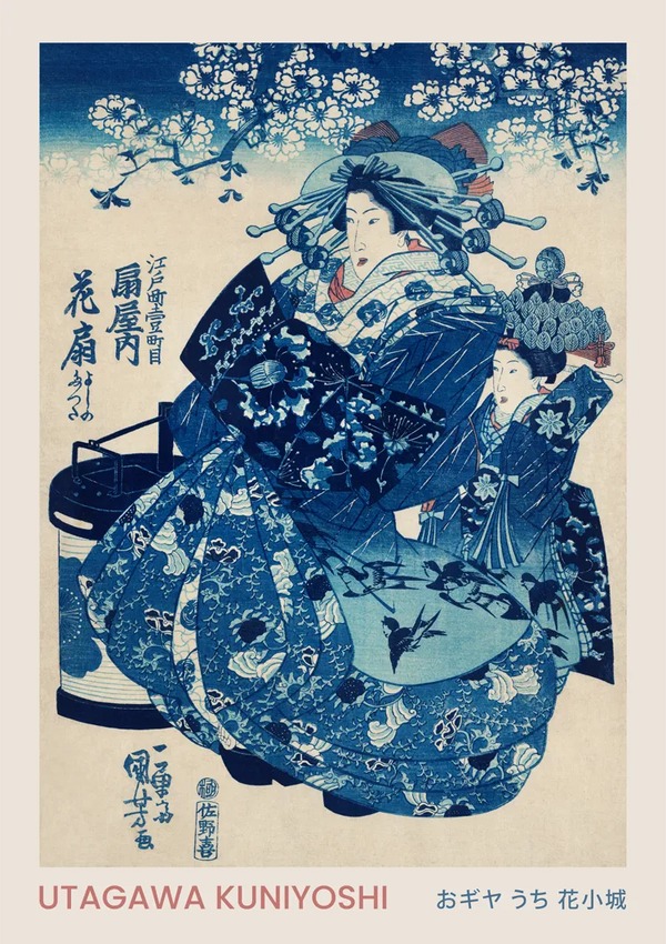 Een traditionele Japanse houtsnede van Utagawa Kuniyoshi toont een vrouw in sierlijke kleding die een waaier vasthoudt. Een kleinere figuur die op dezelfde manier gekleed is, staat achter haar. Bloemmotieven en Japanse kalligrafie sieren de achtergrond en lijken op de aaa 018 - japans van CollageDepot.-