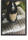Een fles Dom Pérignon vintage 2008 champagne is elegant geplaatst op een zilveren RIMOWA Koffer Schilderij van CollageDepot, wat een luxueuze of high-end setting suggereert.,Zwart-Zonder,Lichtbruin-Zonder,showOne,Zonder