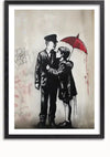 Een ingelijst kunstwerk toont een zwart-wit stencil van een man in uniform en een kind dat een rode paraplu vasthoudt. De rode kleur van de paraplu lijkt naar beneden te druipen. De achtergrond toont vage graffiti en een gestructureerde muur, waardoor dit unieke Twee Mannen Met Een Rode Paraplu Schilderij van CollageDepot een opvallende wanddecoratie is.