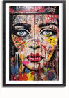 Deze ingelijste Vrouwengezicht Met Graffiti Tags van CollageDepot toont een kleurrijk graffitiportret van het gezicht van een vrouw, gestileerd met felle kleuren, druipende verf en verschillende graffiti-tags. Haar prominente groene ogen en rode lippen vallen op tegen de abstracte elementen. Perfect als opvallend stukje wanddecoratie door het magnetische ophangsysteem.,Zwart-Met,Lichtbruin-Met,showOne,Met