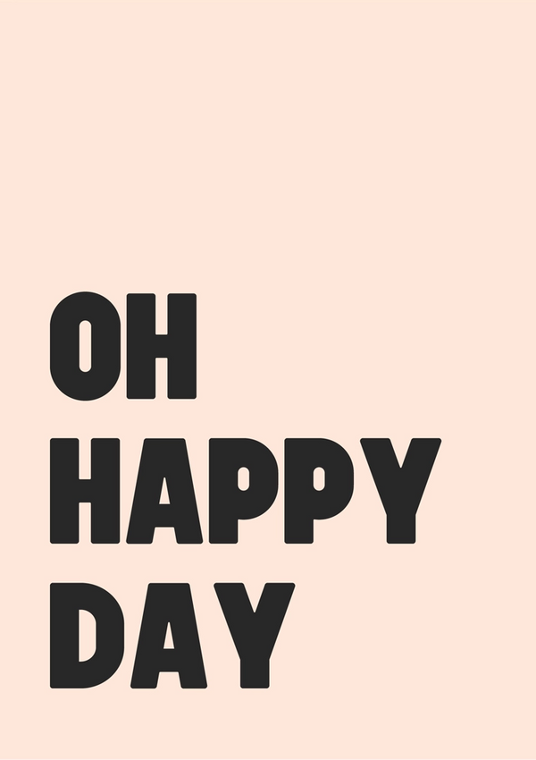 Tekst "OH HAPPY DAY" in grote, dikke, zwarte letters gecentreerd op een effen lichtroze achtergrond met behulp van cd 011 - typografie van CollageDepot.-